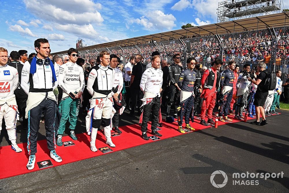 Les pilotes pendant l'hymne national australien