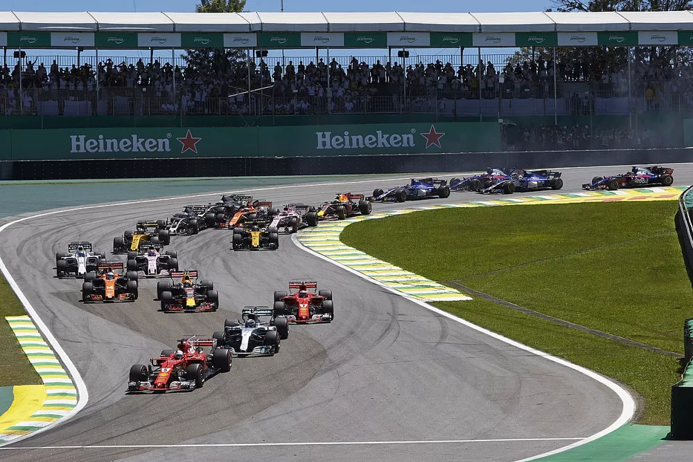 Sebastian Vettel, Ferrari SF70H, Valtteri Bottas, Mercedes AMG F1 W08, Kimi Raikkonen, Ferrari SF70H