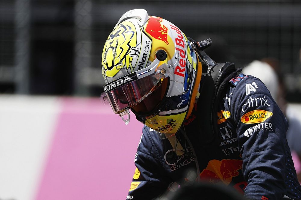Pole man Max Verstappen, Red Bull Racing, arrives on the grid