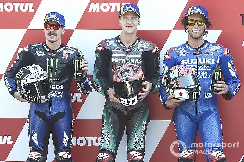 Le poleman Fabio Quartararo, Petronas Yamaha SRT, le second Maverick Vinales, Yamaha Factory Racing, et le troisième Alex Rins, Team Suzuki MotoGP