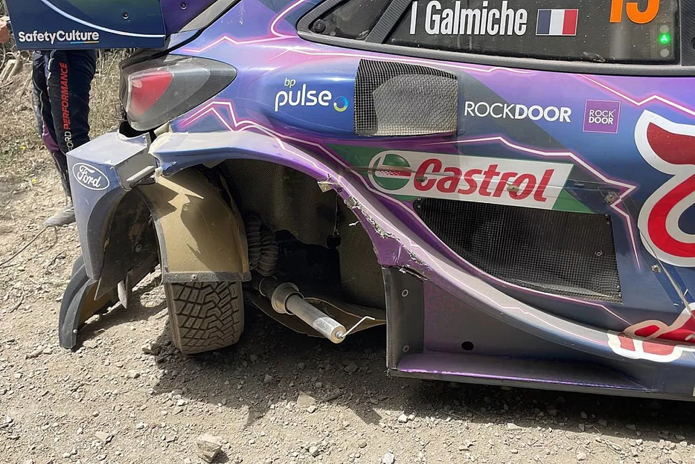 Da&ntilde;os en el coche de S&eacute;bastien Loeb, Isabelle Galmiche, M-Sport Ford World Rally Team Ford Puma Rally1