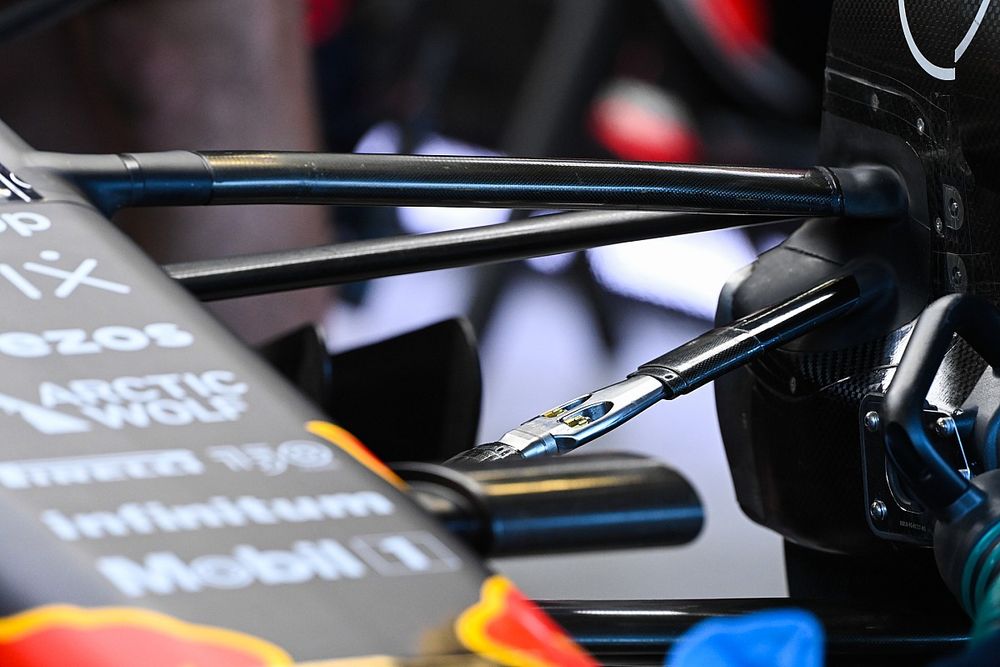 Detalle de las flechas de la suspensión del Red Bull Racing RB18