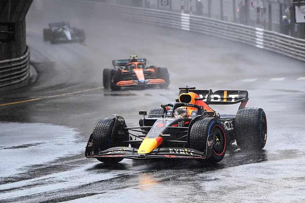 Max Verstappen, Red Bull Racing RB18, Lando Norris, McLaren MCL36