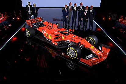 Ferrari zet kopman Vettel in voor eerste testdag in Barcelona
