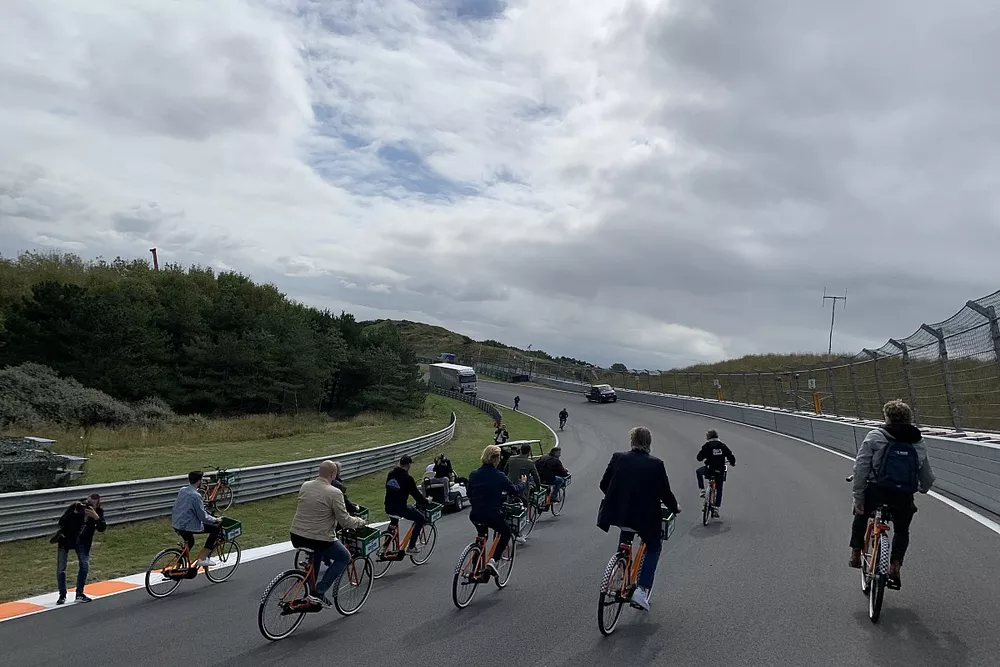 Cycling through the Arie Luyendyk corner
