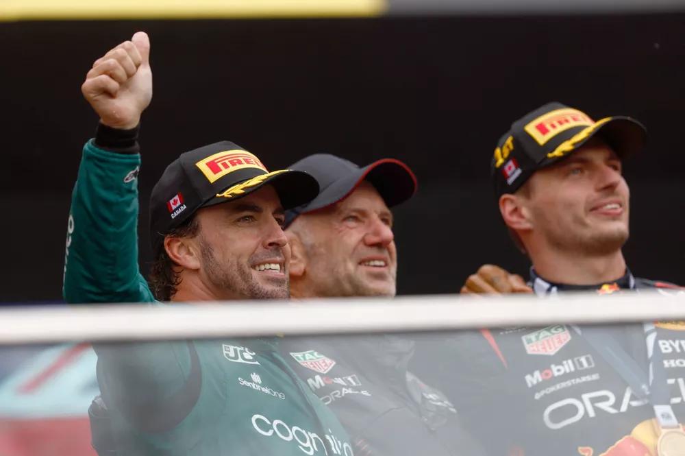 Fernando Alonso, Aston Martin F1 Team, 2nd position, Adrian Newey, Chief Technology Officer, Red Bull Racing, and Max Verstappen, Red Bull Racing, 1st position, on the podium
