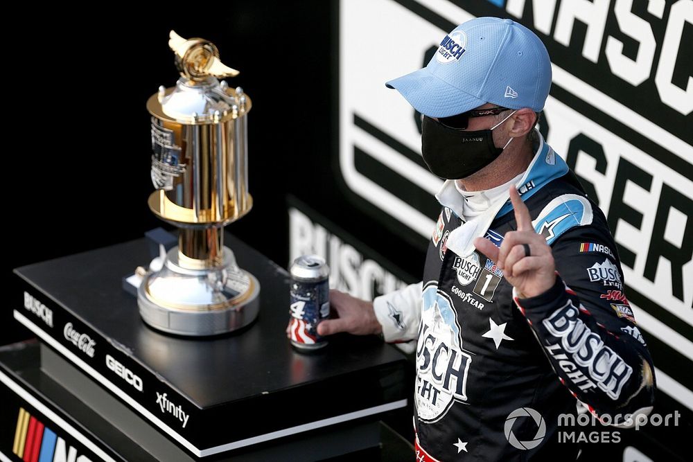 Kevin Harvick, Stewart-Haas Racing, Ford Mustang Busch Light Patriotic