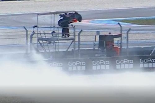 VÍDEO: Moto de Acosta voa e quase acerta cinegrafista da MotoGP em incidente na Hungria