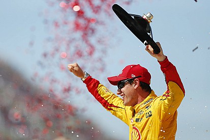 Logano fends off Elliott, earns first win of 2016 at Michigan