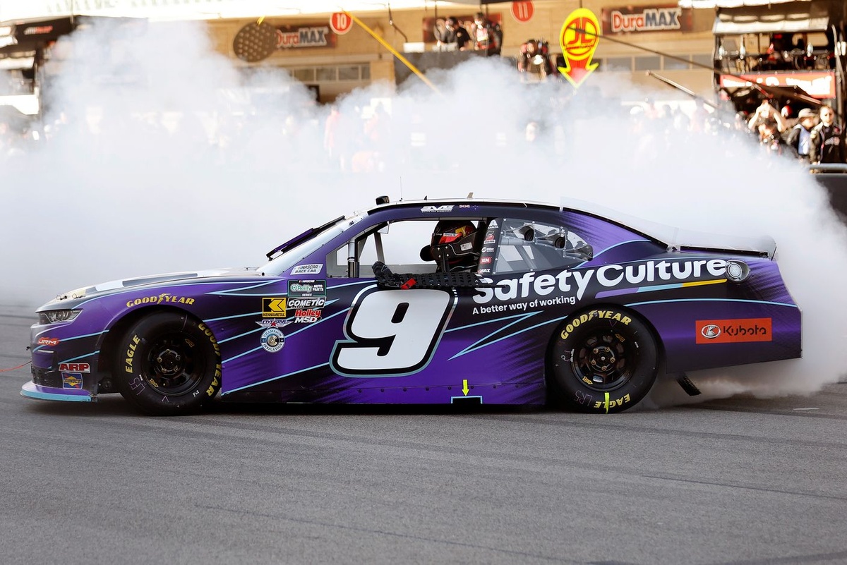 Shane van Gisbergen passes five cars in one corner to win NASCAR O'Reilly at COTA 