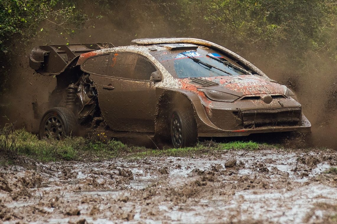 "Probablement le plus difficile jamais vu" : le Safari Rally sème le chaos