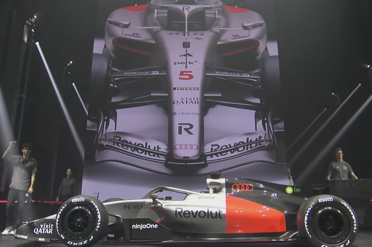 El R26 real de Audi no salió al escenario: la pista dio más pistas que el show