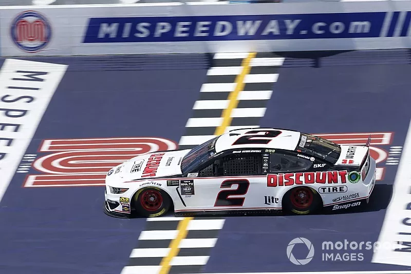  Brad Keselowski, Team Penske, Ford Mustang Discount Tire