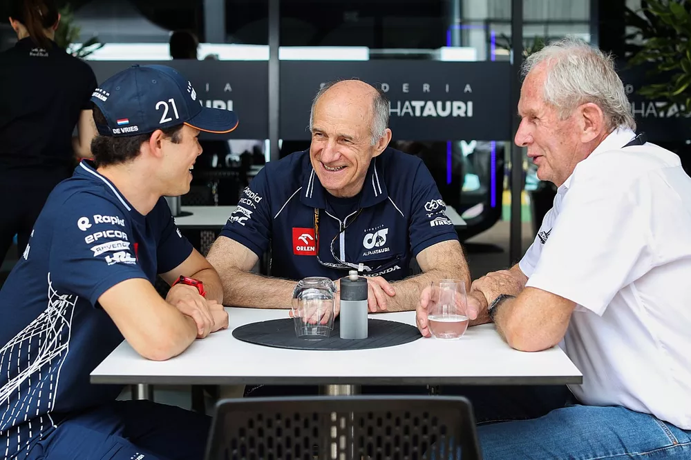 Nyck de Vries, AlphaTauri, Franz Tost, Team Principal, Scuderia AlphaTauri, Dr. Helmut Marko, Consultant, Red Bull Racing