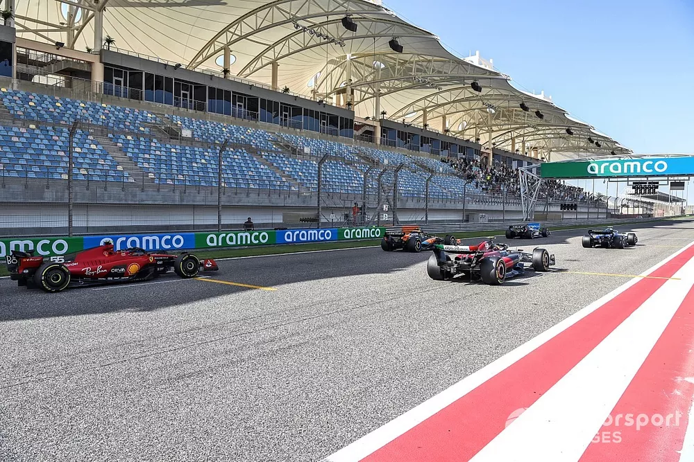 Practice start, lead by Kevin Magnussen, Haas VF-23, followed by Logan Sargeant, Williams FW45, Lando Norris, McLaren MCL60, Zhou Guanyu, Alfa Romeo C43, Carlos Sainz, Ferrari SF-23