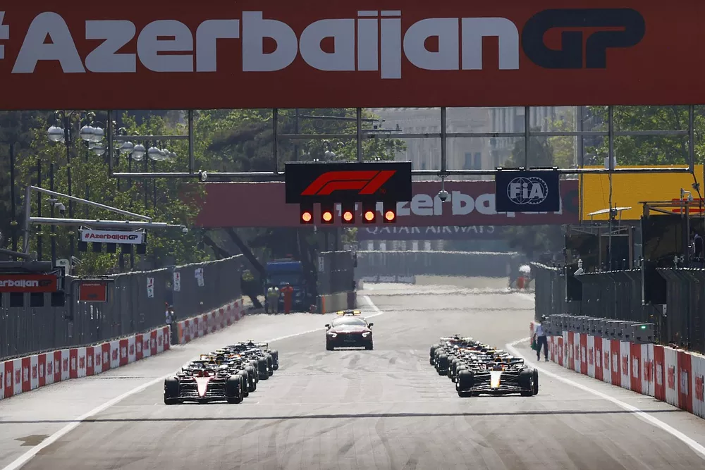 Charles Leclerc, Ferrari SF-23, Max Verstappen, Red Bull Racing RB19, avant le d&eacute;part