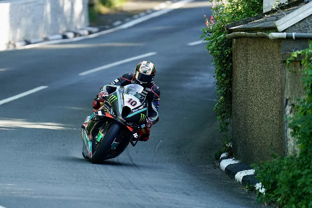 Peter Hickman, Superbike