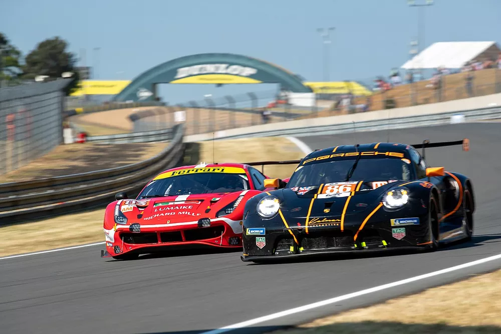 #83 Richard Mille Af Corse Ferrari 488 GTE EVO of Luis Perez Companc, Alessio Rovera, Lilou Wadoux, #86 GR Racing Porsche 911 RSR - 19 of Michael Wainwright, Benjamin Barker, Riccardo Pera