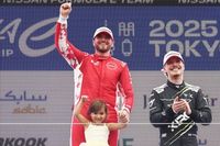 El especial momento del campe&oacute;n del mundo de F&oacute;rmula E Rowland y su hija