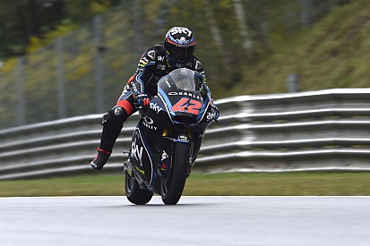 Bagnaia se impone en un vibrante duelo con Oliveira