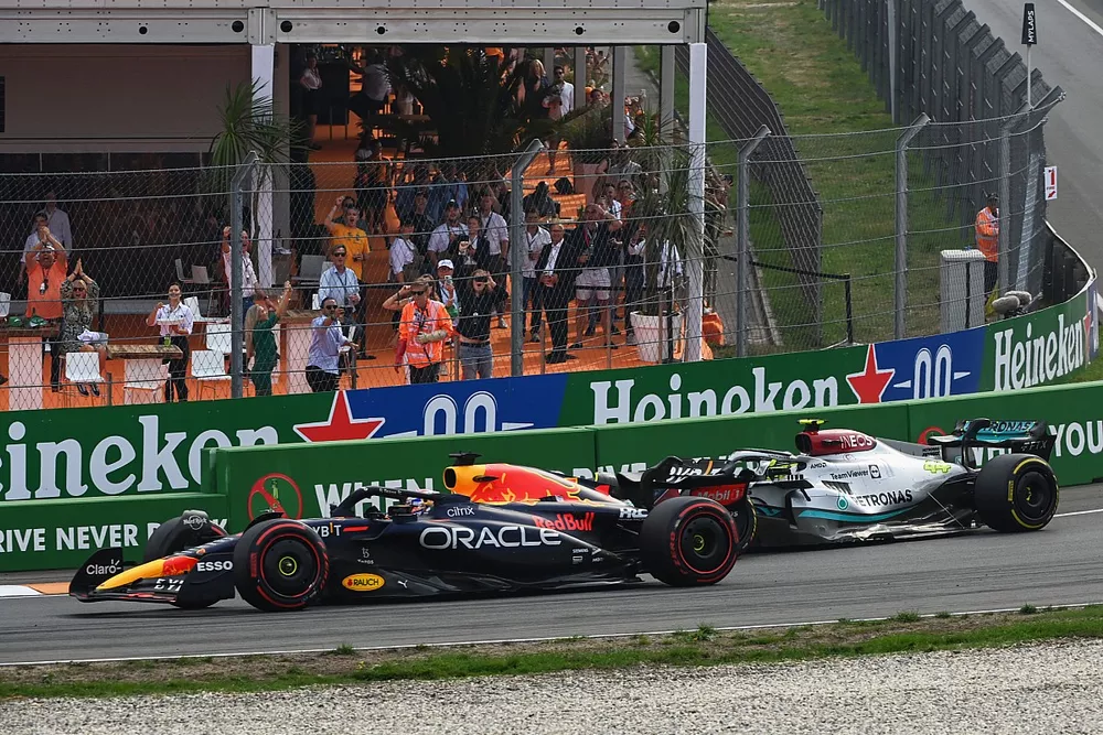Max Verstappen, Red Bull Racing RB18, battles with Lewis Hamilton, Mercedes W13, for the lead at the restart
