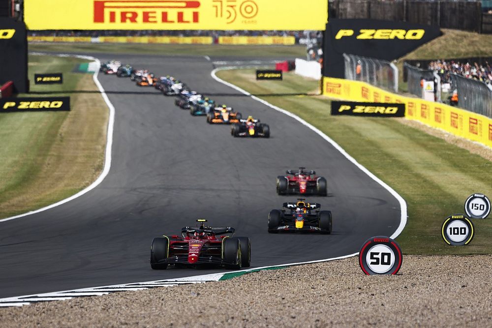 Carlos Sainz, Ferrari F1-75, Max Verstappen, Red Bull Racing RB18, Charles Leclerc, Ferrari F1-75