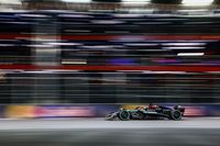 Russell y Mercedes marcan el ritmo de una FP3 con final "abortado"