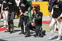 Hamilton revela que conversou com pilotos que não ficaram de joelhos na Áustria