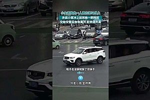 Azonnal ugrott a motoros a kislányért
