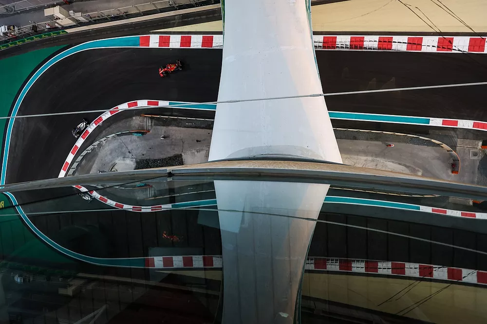 Pierre Gasly, AlphaTauri AT02, Charles Leclerc, Ferrari SF21