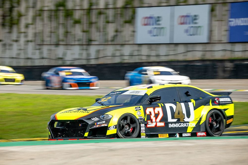 Carro de Leo e Rafa Reis