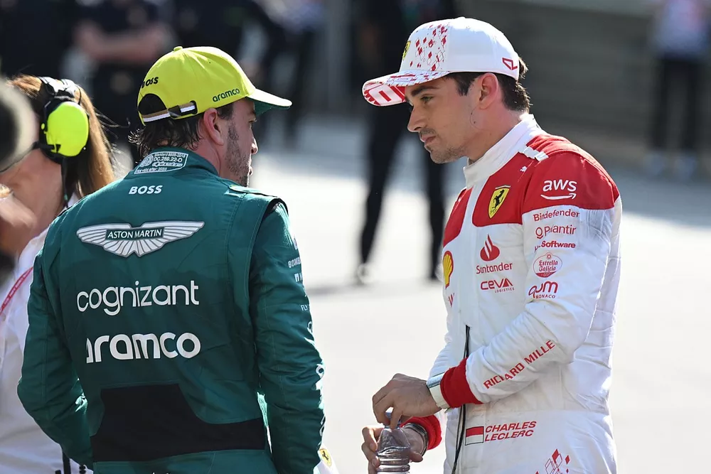 Fernando Alonso, Aston Martin F1 Team, Charles Leclerc, Scuderia Ferrari, conversa ap&oacute;s a classifica&ccedil;&atilde;o