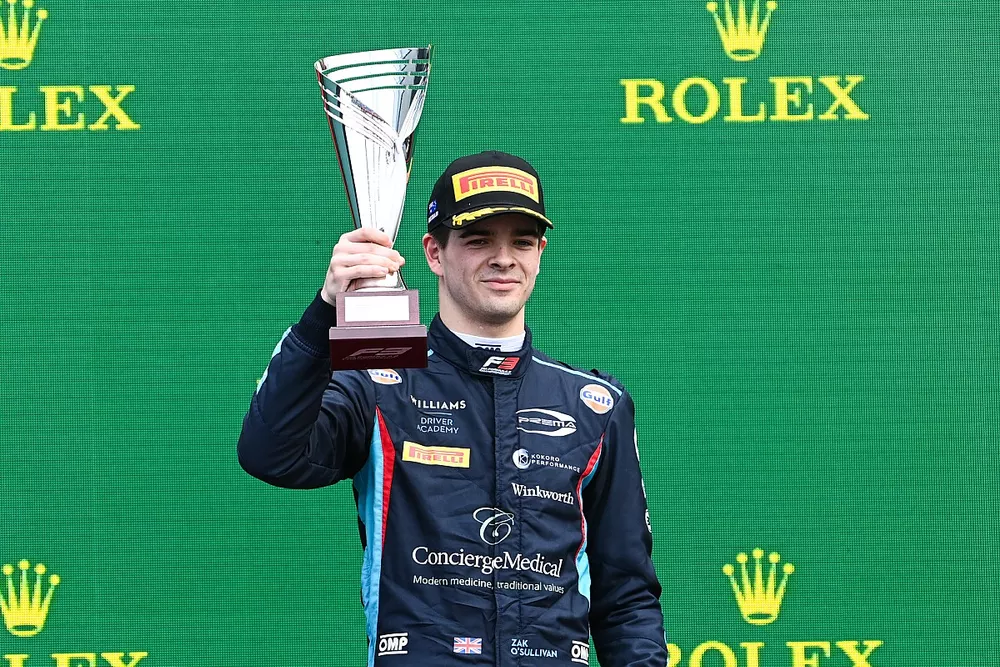 Zak O'Sullivan, Prema Racing celebrates on the podium with the trophy