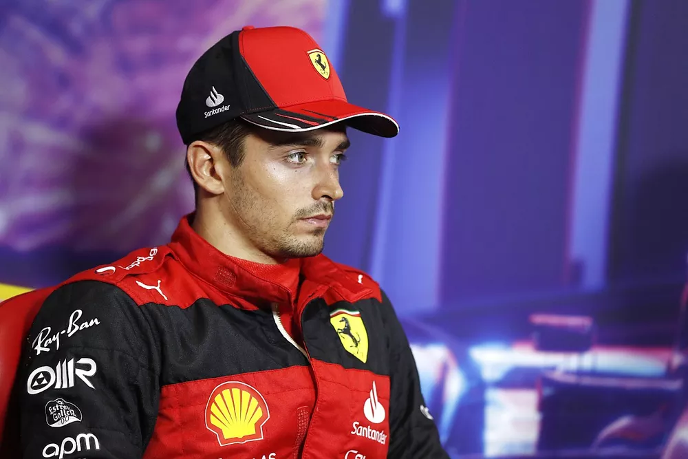 Charles Leclerc, Ferrari, 2&ordf; posici&oacute;n, en la rueda de prensa