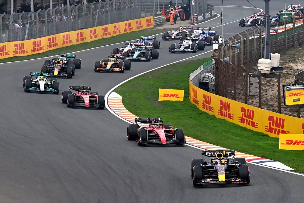 Max Verstappen, Red Bull Racing RB18, Charles Leclerc, Ferrari F1-75