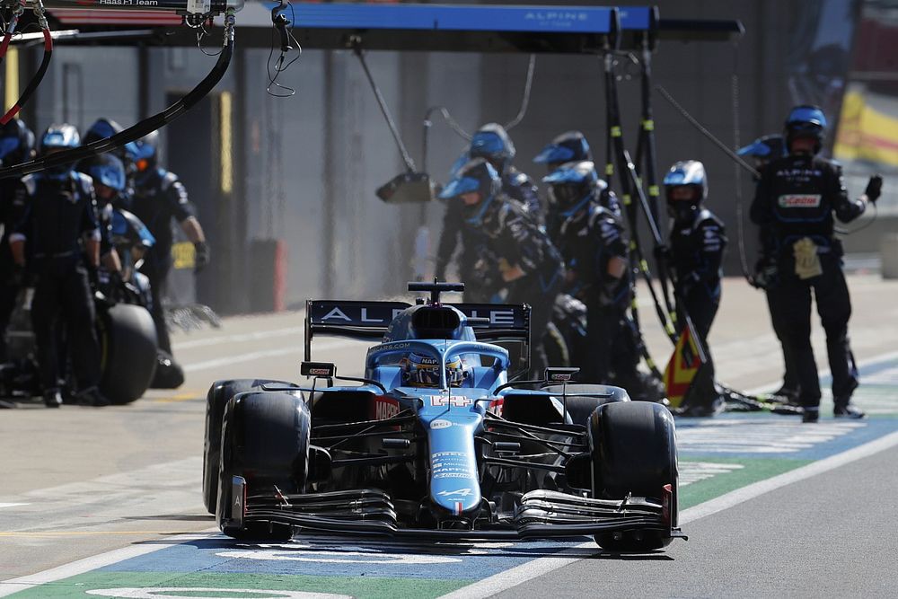Fernando Alonso, Alpine A521 , leaves his pit box