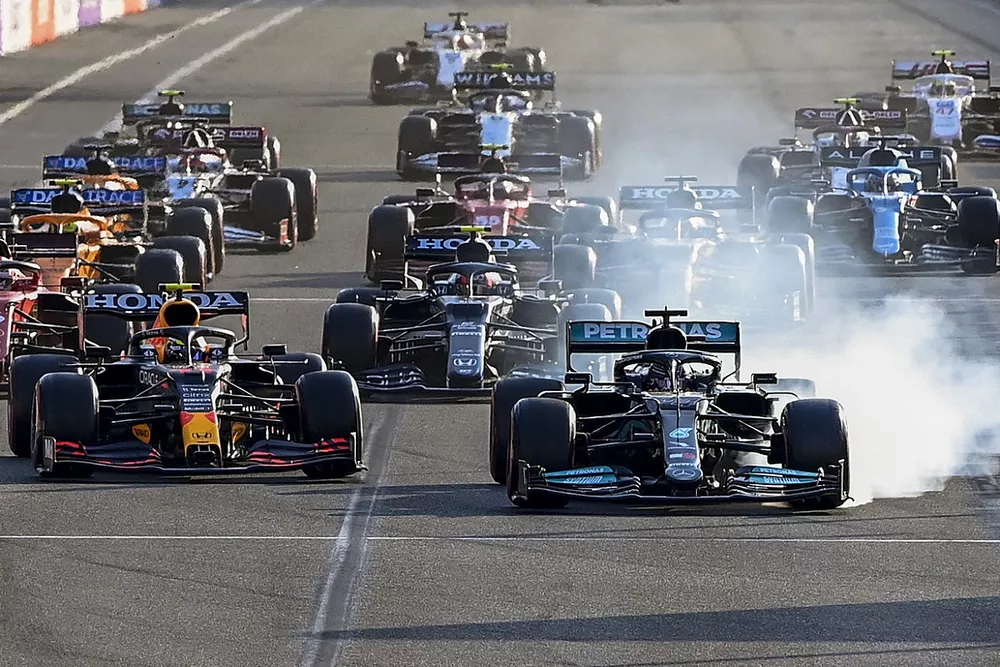 Lewis Hamilton, Mercedes W12 at the restart