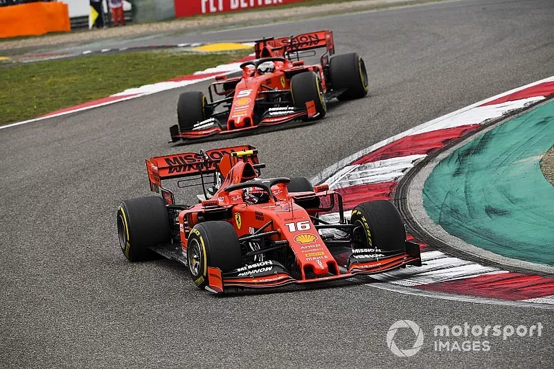 Charles Leclerc, Ferrari SF90, y Sebastian Vettel, Ferrari SF90