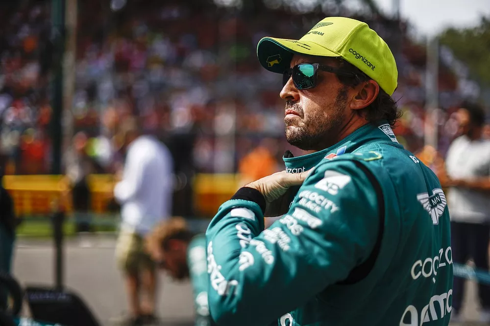 Fernando Alonso, Aston Martin F1 Team, on the grid