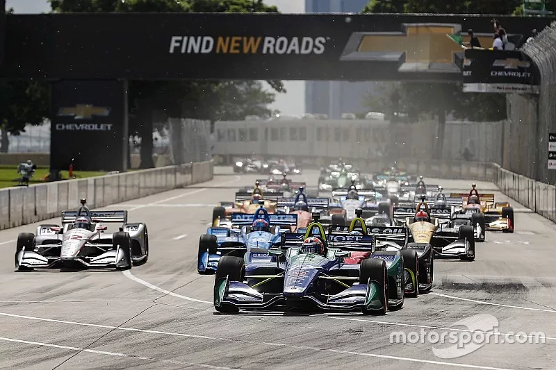 Alexander Rossi, Andretti Autosport Honda leads at the start
