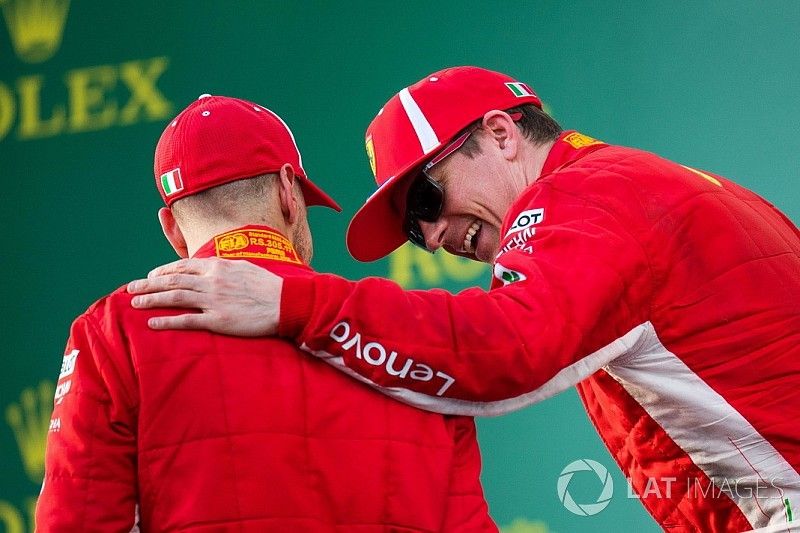 Podio: ganador de la carrera Sebastian Vettel, Ferrari y el tercer lugar Kimi Raikkonen, Ferrari