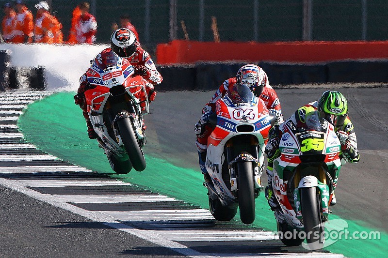 Lorenzo: “Puede que Crutchlow ya no se acuerde de lo física que es la Ducati”