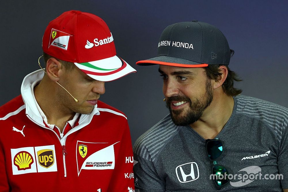 Sebastian Vettel, Ferrari y Fernando Alonso, McLaren en la conferencia de prensa
