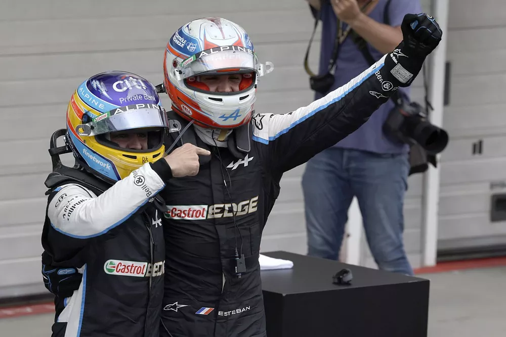 Fernando Alonso, Alpine F1, y Esteban Ocon, Alpine F1