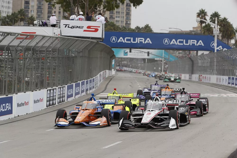 Josef Newgarden, Team Penske Chevrolet, Scott Dixon, Chip Ganassi Racing Honda, Simon Pagenaud, Team Penske Chevrolet, Helio Castroneves, Meyer Shank Racing Honda, start, groene vlag