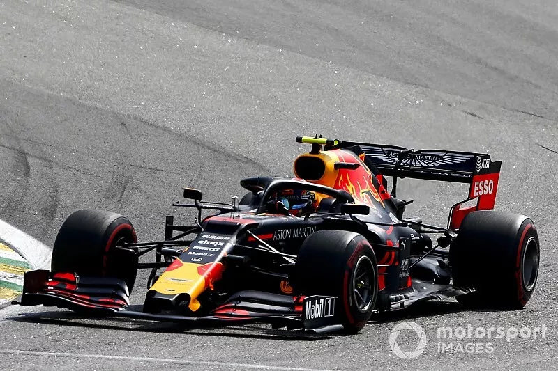 Alexander Albon, Red Bull RB15, devant Pierre Gasly, Toro Rosso STR14