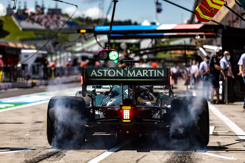 Lance Stroll, Aston Martin AMR21, lights up his rears in the pit lane