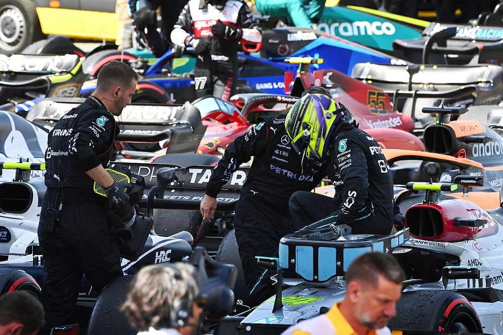Lewis Hamilton, Mercedes-AMG, llega al Parc Ferme 