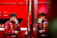Leclerc 'decreta fim' de chances da Ferrari na F1 2025: 'Estamos muito atrás'