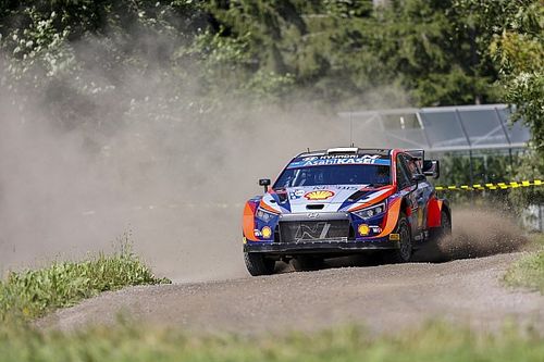 WRC Finlandia: Tanak y Lappi, en menos de cuatro segundos